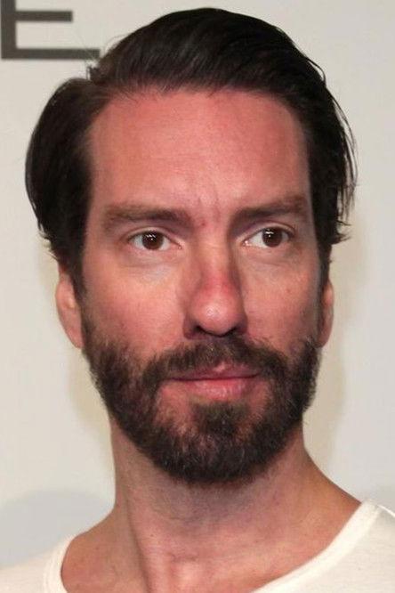 Alec Völkel fotoğrafı