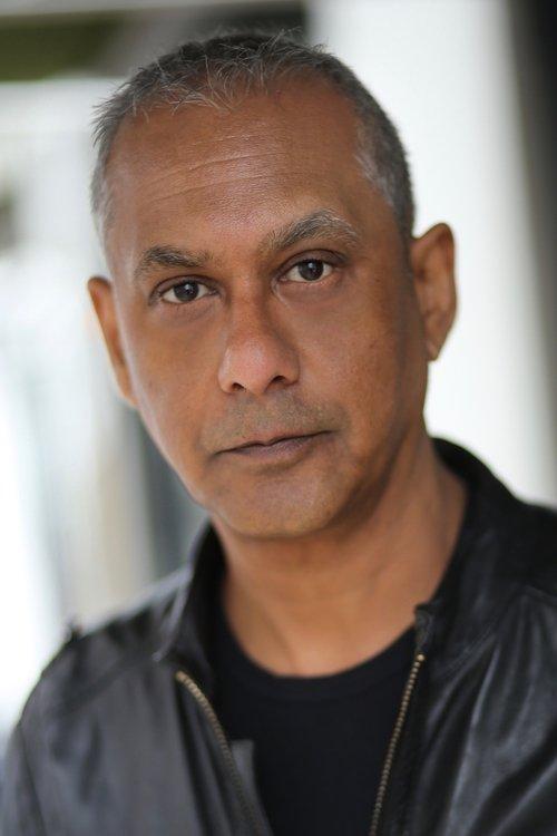 Gordon Warnecke fotoğrafı