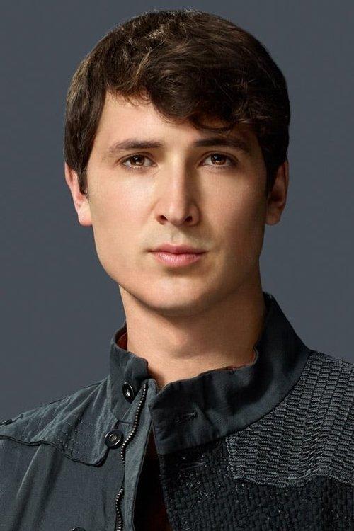 Ben Lloyd-Hughes fotoğrafı