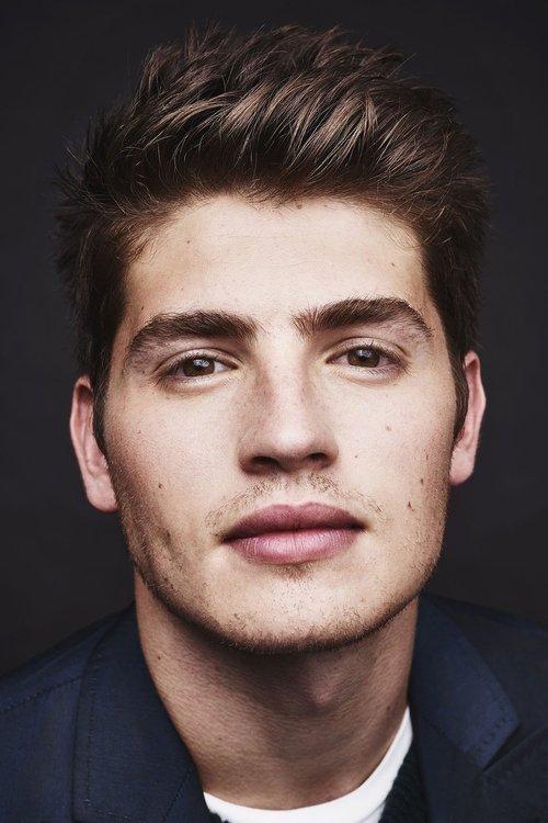 Gregg Sulkin fotoğrafı