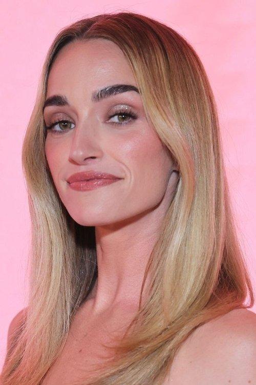 Brianne Howey fotoğrafı