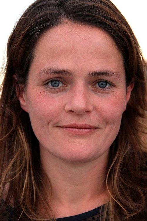 Alexandra Johnes fotoğrafı