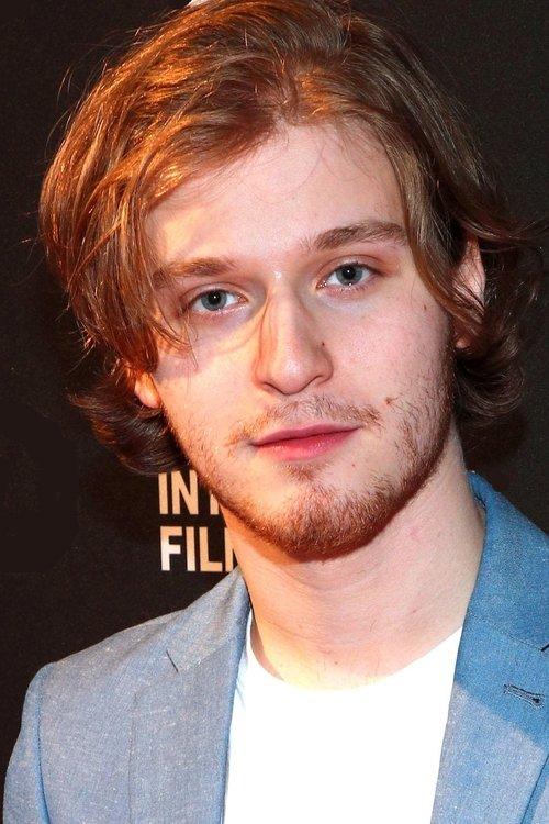 Fred Hechinger fotoğrafı