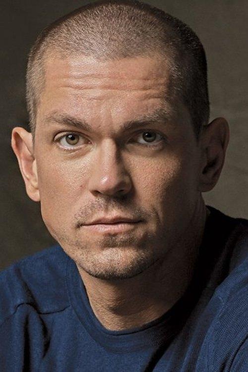 Steve Howey fotoğrafı