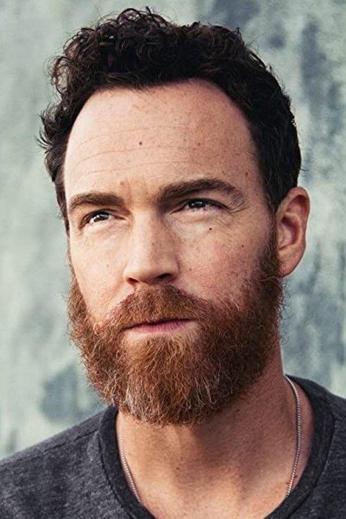 Dominic Bogart fotoğrafı