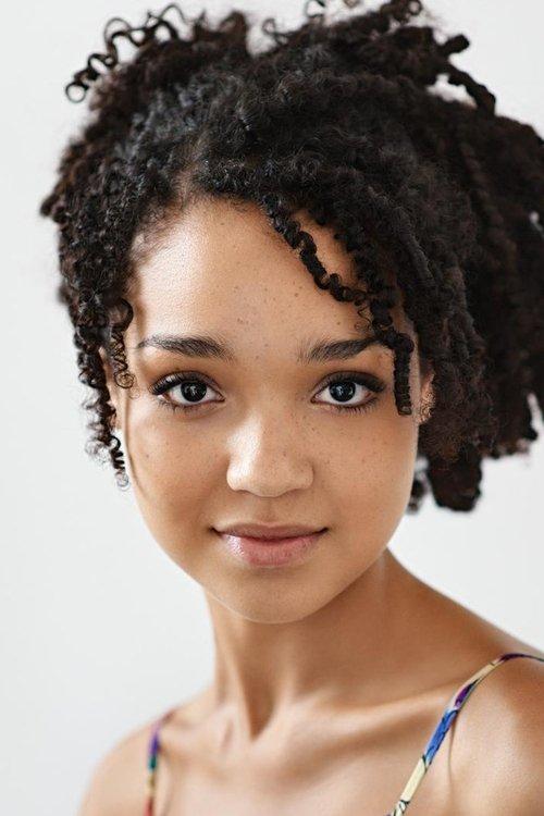Aisha Dee fotoğrafı