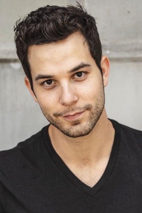 Skylar Astin fotoğrafı