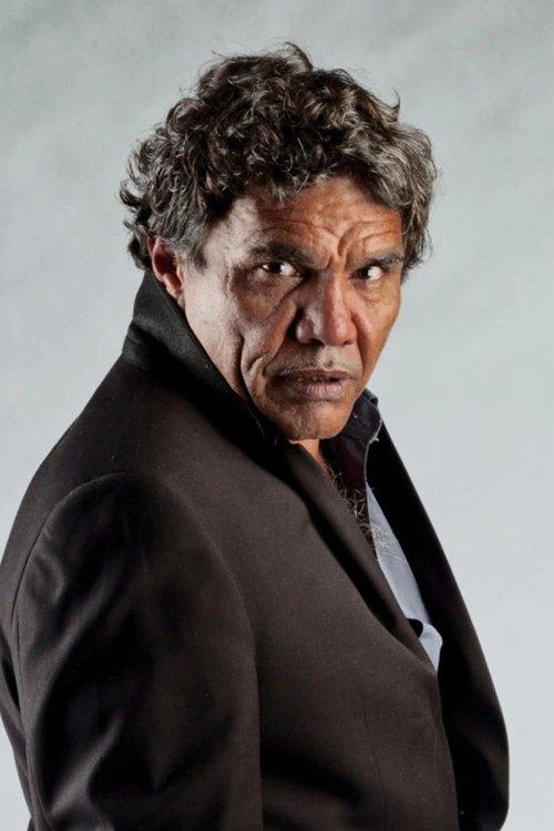 Tom E. Lewis fotoğrafı