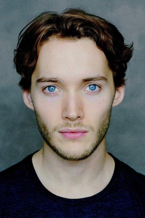 Toby Regbo fotoğrafı
