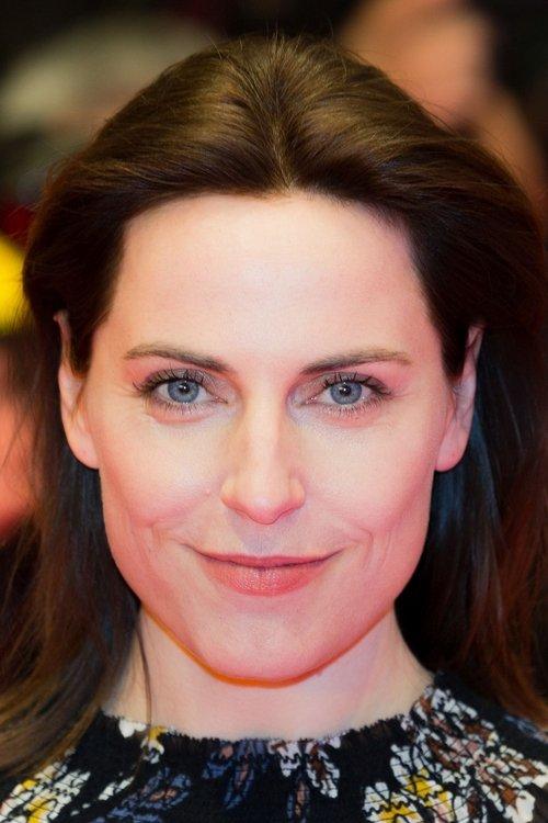 Antje Traue fotoğrafı