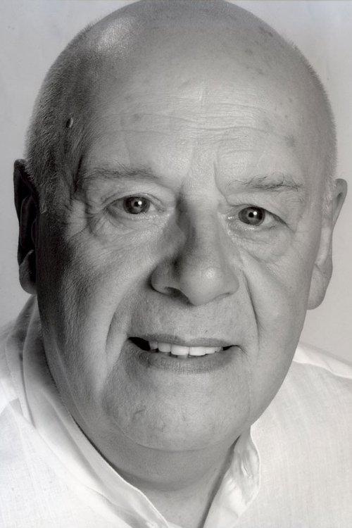 John Savident fotoğrafı