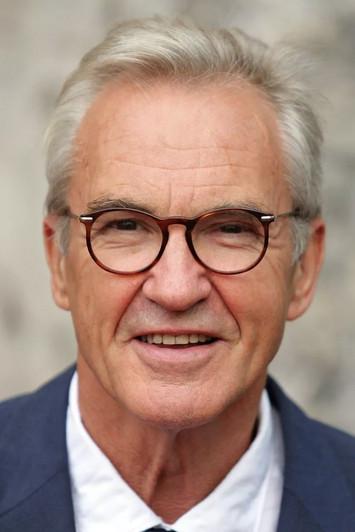 Larry Lamb fotoğrafı