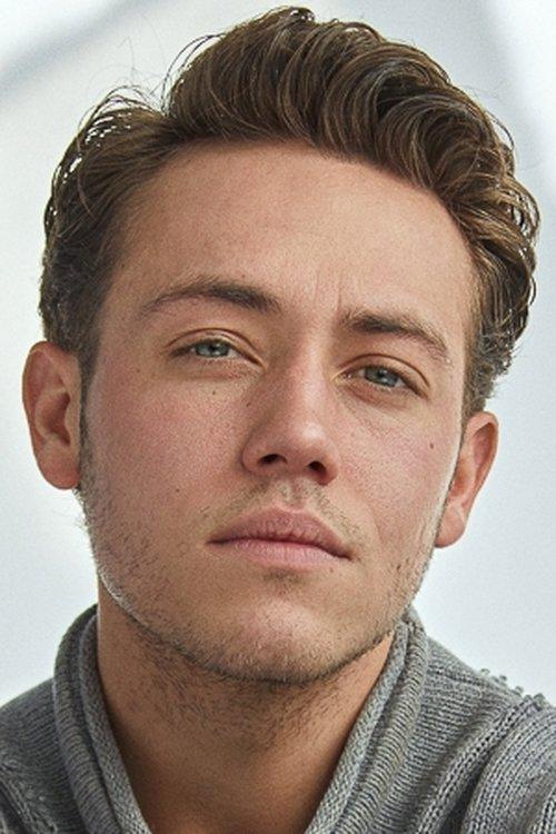 Ethan Cutkosky fotoğrafı
