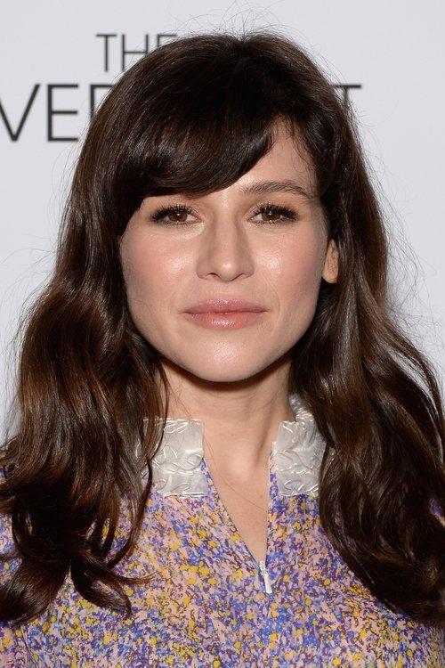 Yael Stone fotoğrafı