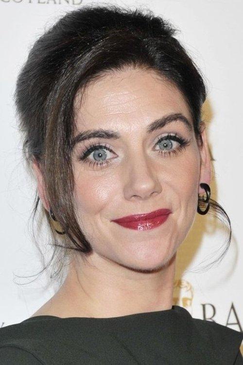 Neve McIntosh fotoğrafı