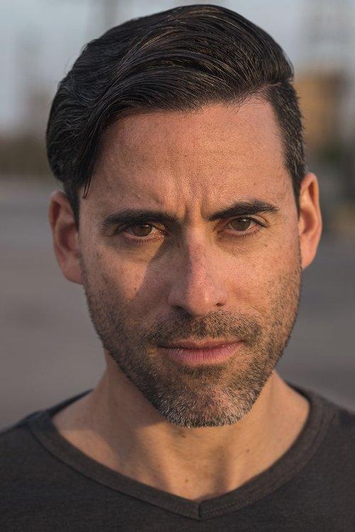 Adam Daniel Mezei fotoğrafı