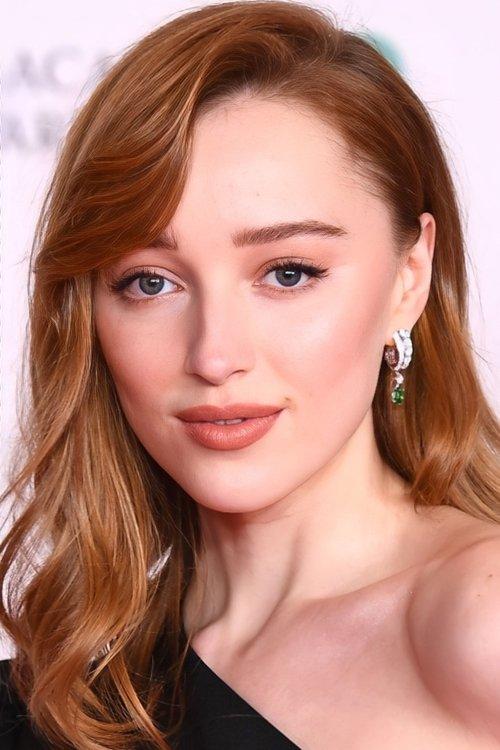 Phoebe Dynevor fotoğrafı