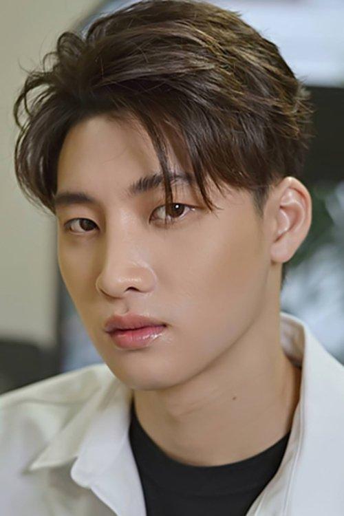 Phiravich Attachitsataporn fotoğrafı