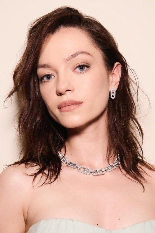 Esmé Creed-Miles fotoğrafı