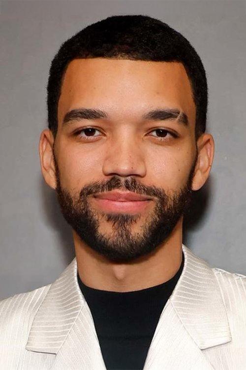 Justice Smith fotoğrafı
