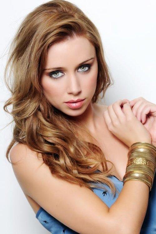 Una Healy fotoğrafı