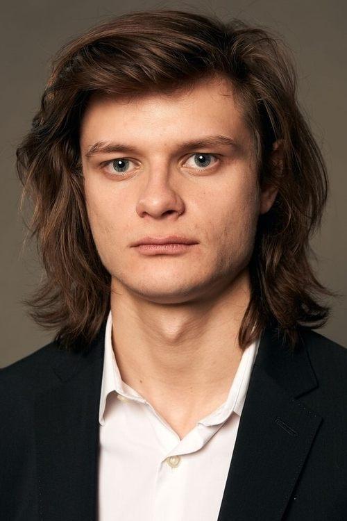 Charlie Tahan fotoğrafı