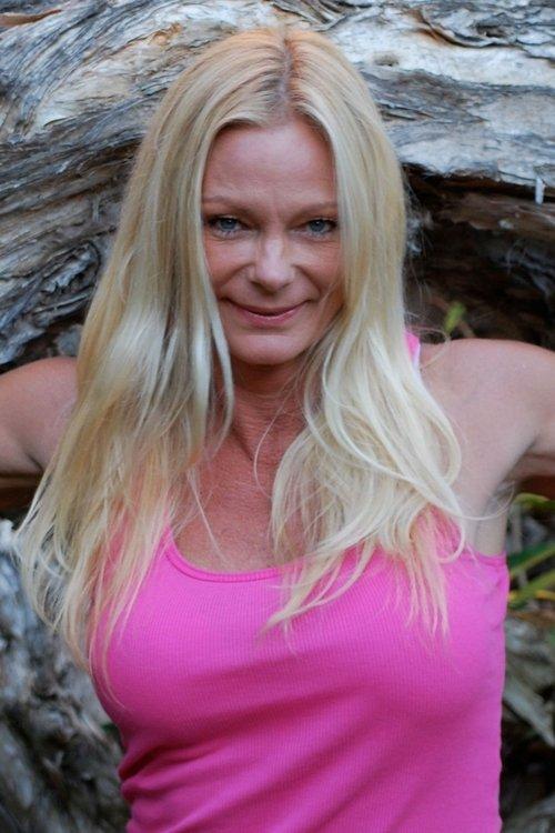 Raye Hollitt fotoğrafı