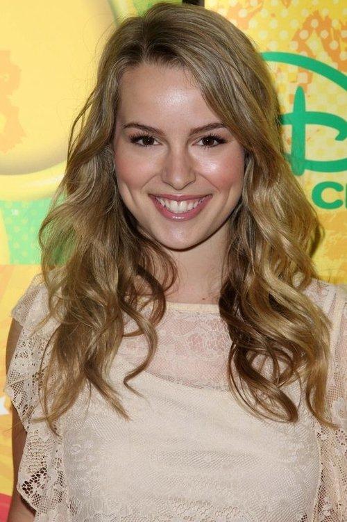 Bridgit Mendler fotoğrafı