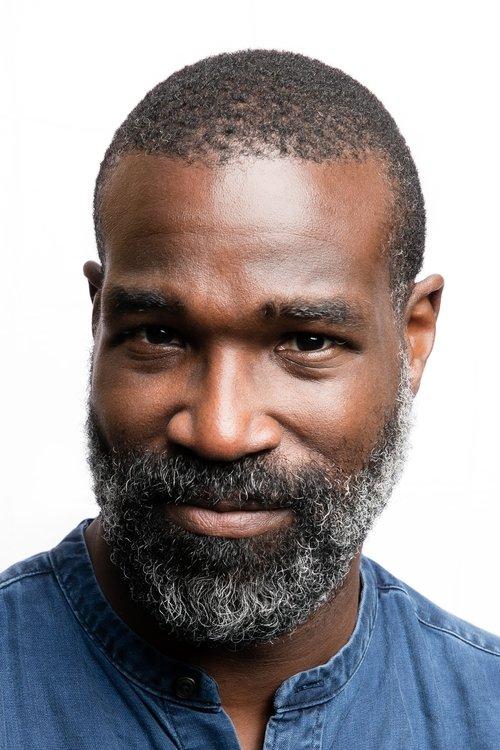 Tunde Adebimpe fotoğrafı