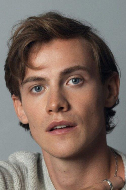 Cassian Bilton fotoğrafı