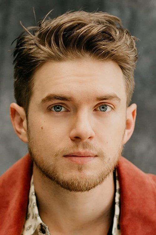 Chris Brochu fotoğrafı