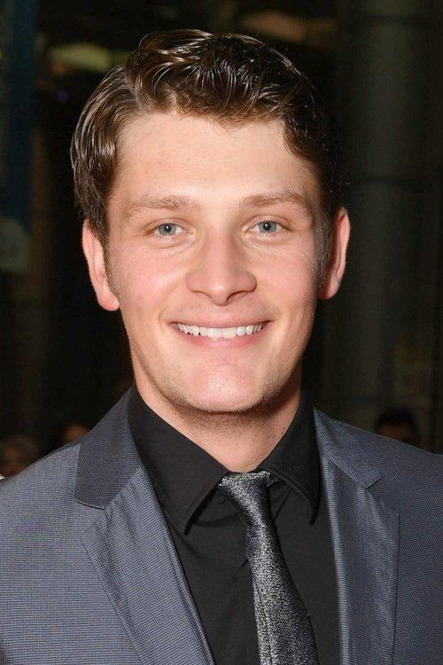Brett Dier fotoğrafı