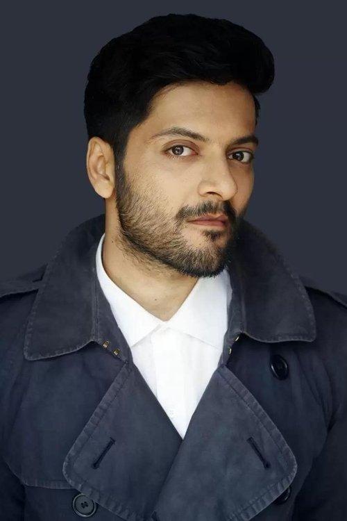 Ali Fazal fotoğrafı