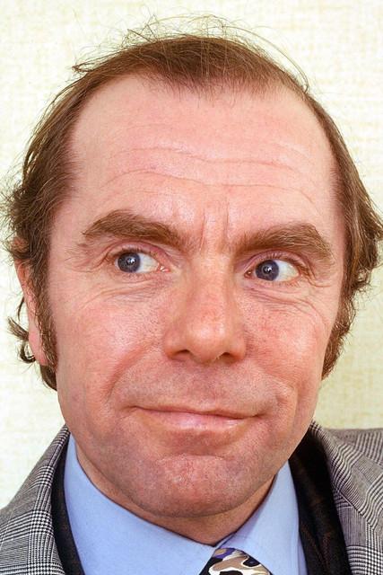 Angus Lennie fotoğrafı