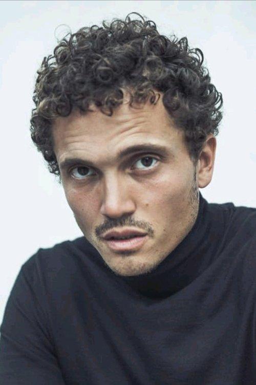 Karl Glusman fotoğrafı