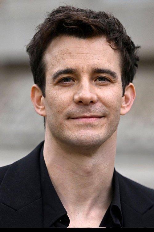 Luke Thompson fotoğrafı