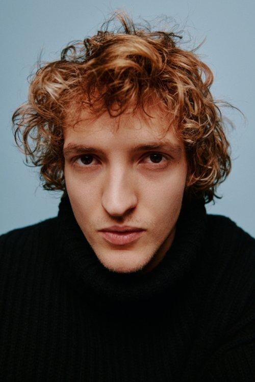 Aliocha Schneider fotoğrafı