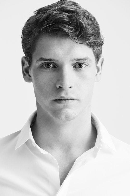 Billy Howle fotoğrafı