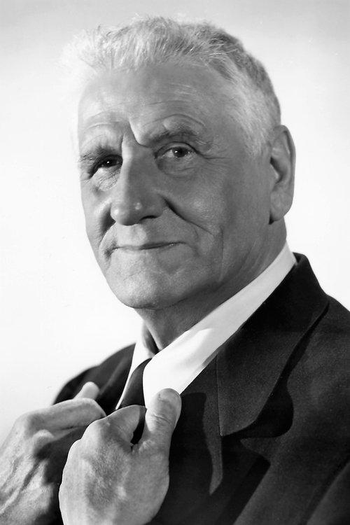 Finlay Currie fotoğrafı