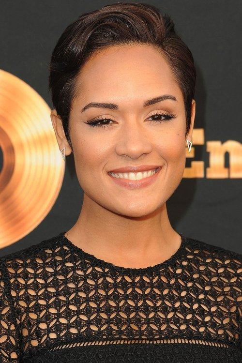 Grace Byers fotoğrafı