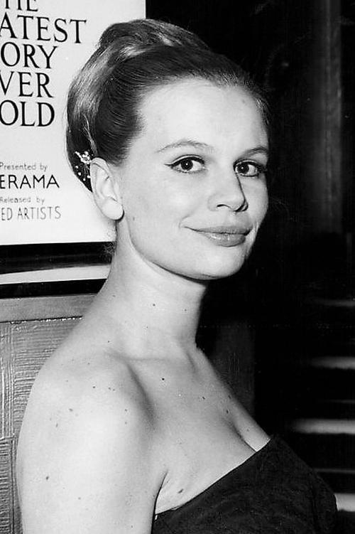 Joanna Dunham fotoğrafı