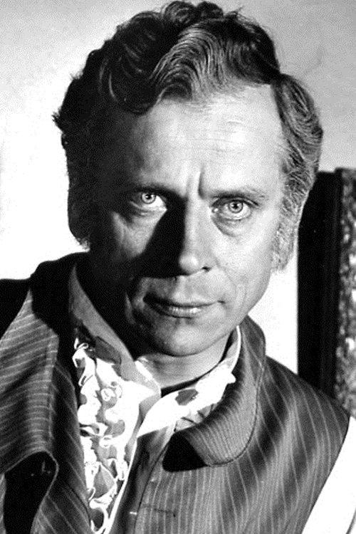 Ivan Triesault fotoğrafı