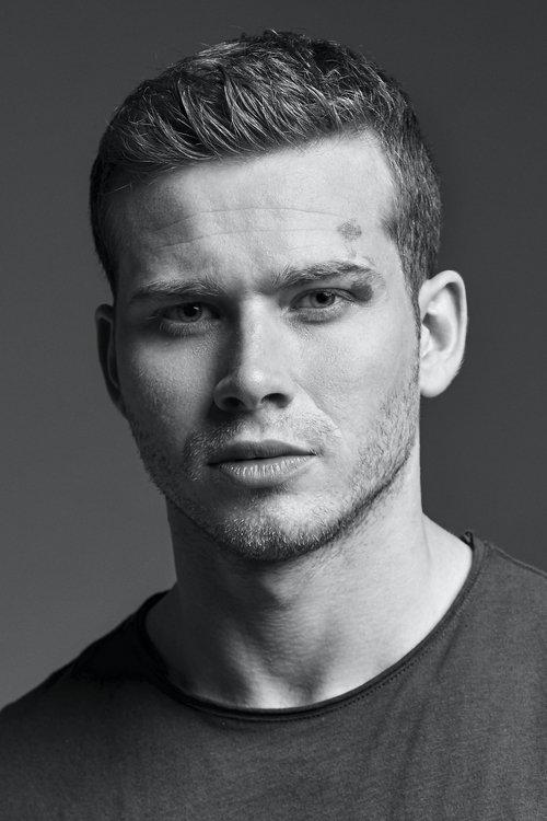 Oliver Stark fotoğrafı