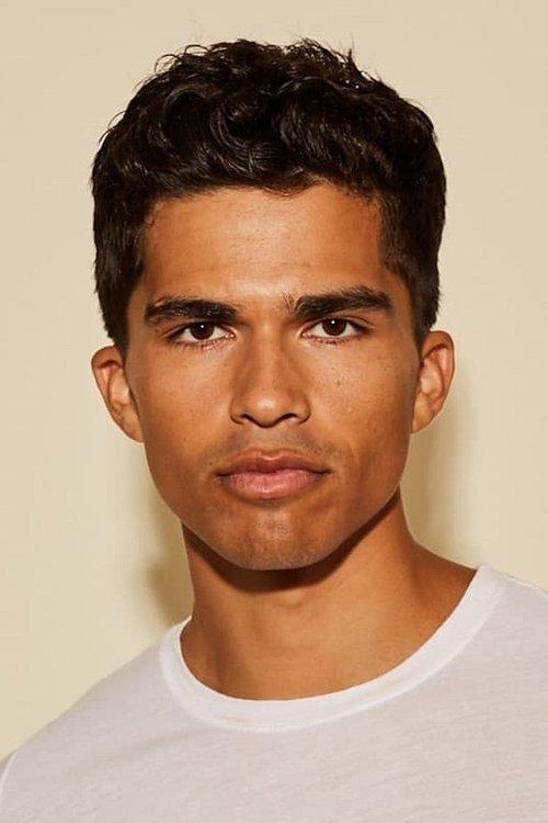 Alex Aiono fotoğrafı