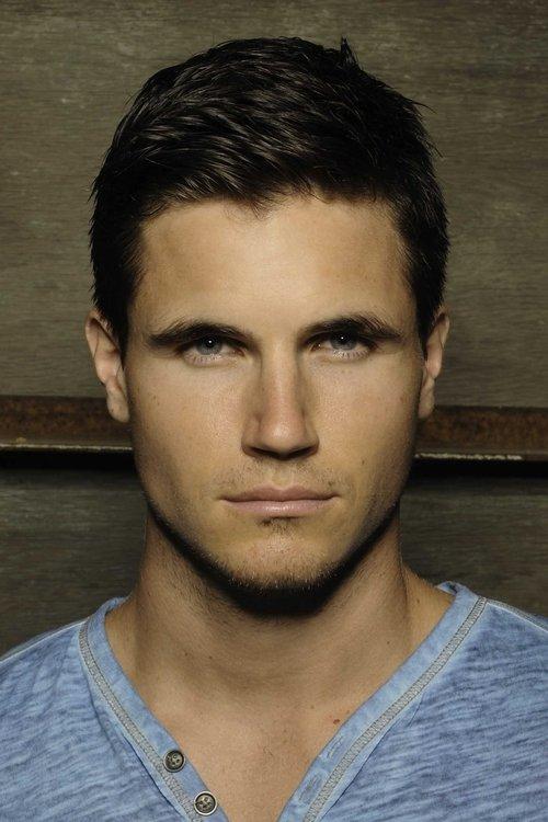 Robbie Amell fotoğrafı