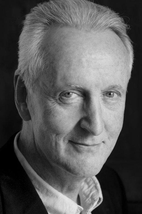 Hugh Fraser fotoğrafı