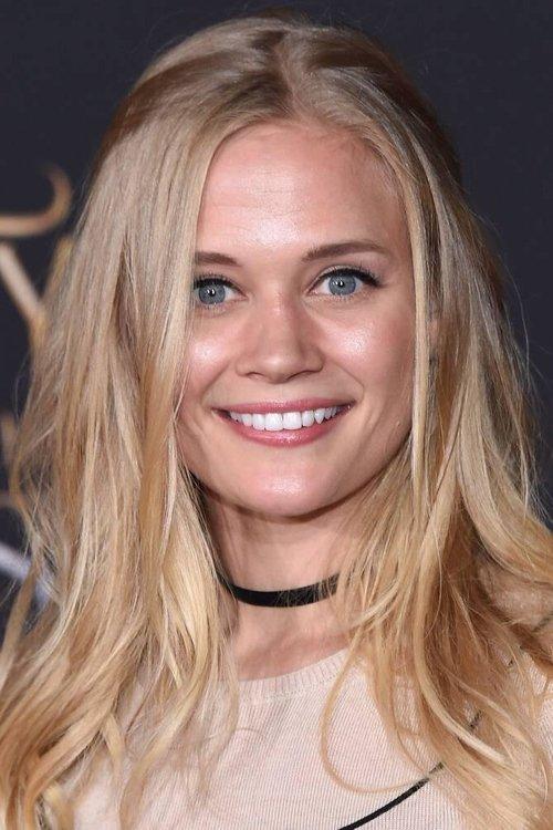 Carly Schroeder fotoğrafı