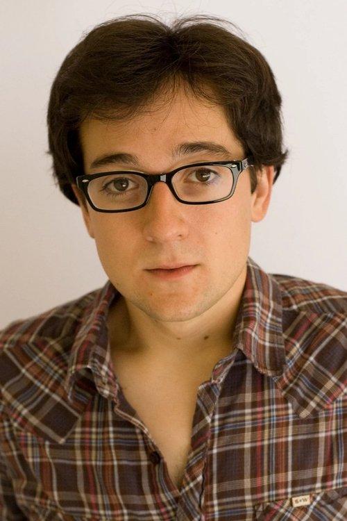 Josh Brener fotoğrafı