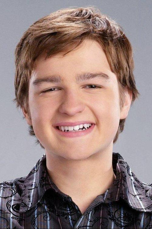 Angus T. Jones fotoğrafı