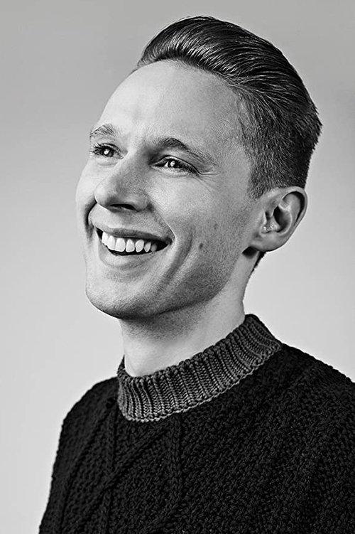 Samuel Barnett fotoğrafı